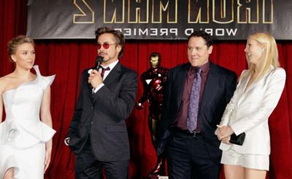 Robert Downey Jr., Gwyneth Paltrow, Jon Favreau and Scarlett Johansson at event of Iron Man 2