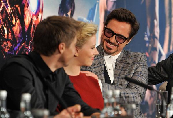 Robert Downey Jr., Scarlett Johansson and Jeremy Renner at event of The Avengers