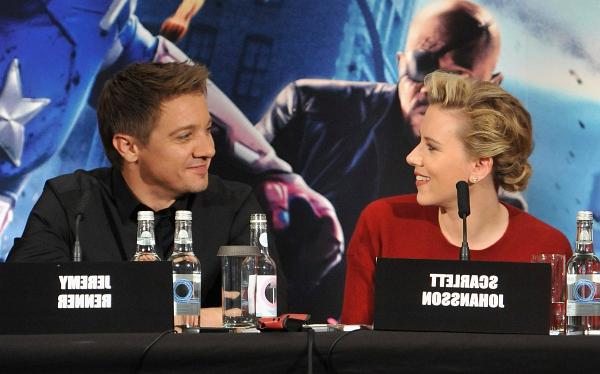 Scarlett Johansson and Jeremy Renner at event of The Avengers