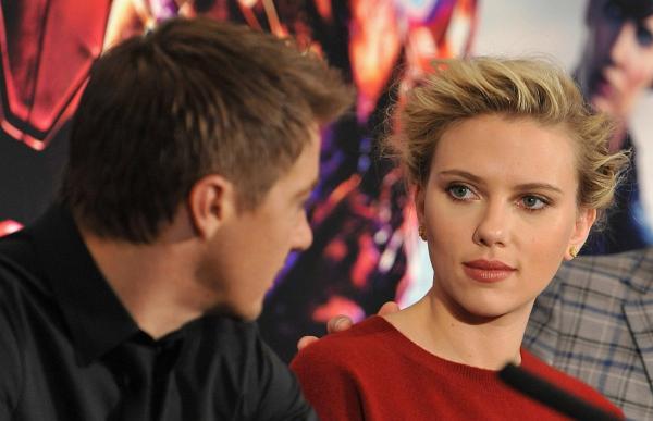 Scarlett Johansson and Jeremy Renner at event of The Avengers