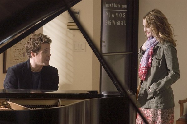 Still of Drew Barrymore and Hugh Grant in Music and Lyrics