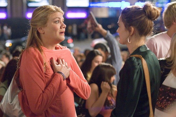 Still of Drew Barrymore and Kristen Johnston in Music and Lyrics