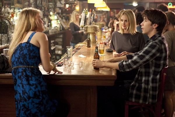 Still of Drew Barrymore, Kelli Garner and Justin Long in Going the Distance