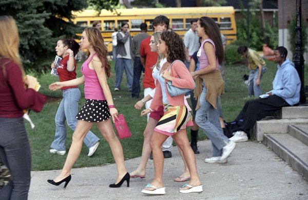 Still of Lacey Chabert, Lindsay Lohan and Amanda Seyfried in Mean Girls