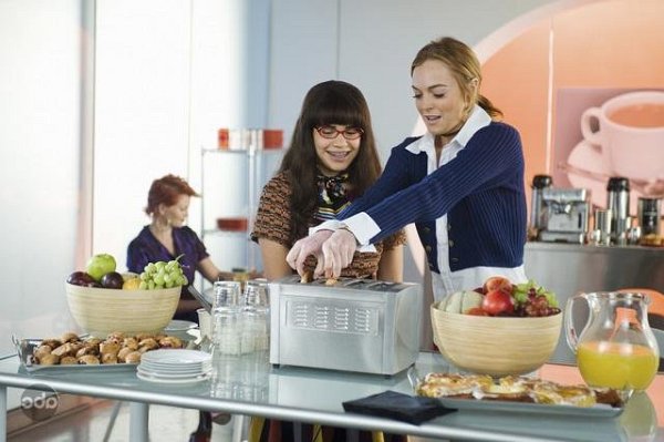 Still of Lindsay Lohan and America Ferrera in Ugly Betty