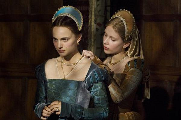 Still of Natalie Portman and Scarlett Johansson in The Other Boleyn Girl