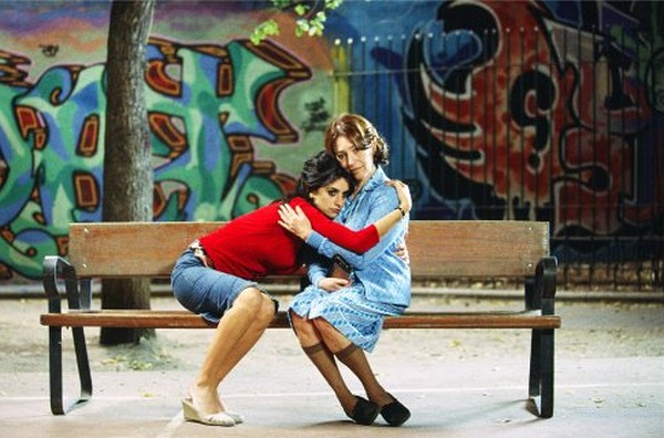 Still of Penélope Cruz and Carmen Maura in Volver