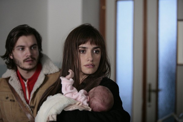 Still of Penélope Cruz and Emile Hirsch in Twice Born