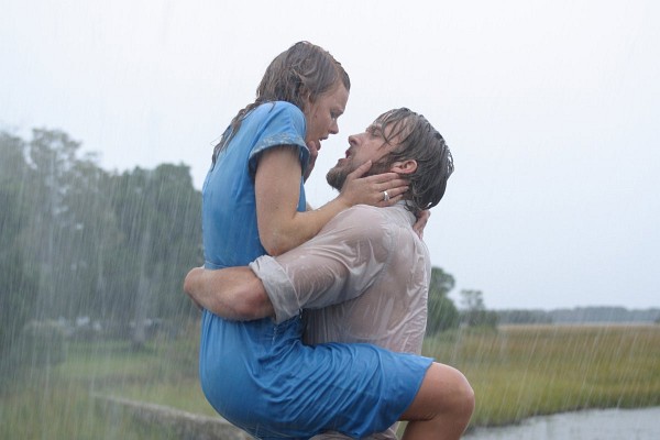 Still of Ryan Gosling and Rachel McAdams in The Notebook