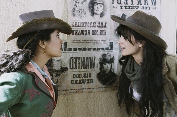 Still of Salma Hayek and Penélope Cruz in Bandidas