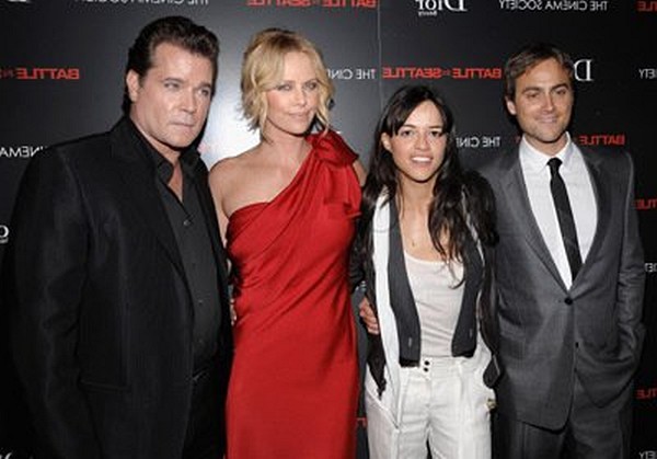 Photo: Charlize Theron, Ray Liotta, Michelle Rodriguez and Stuart Townsend at event of Battle in Seattle