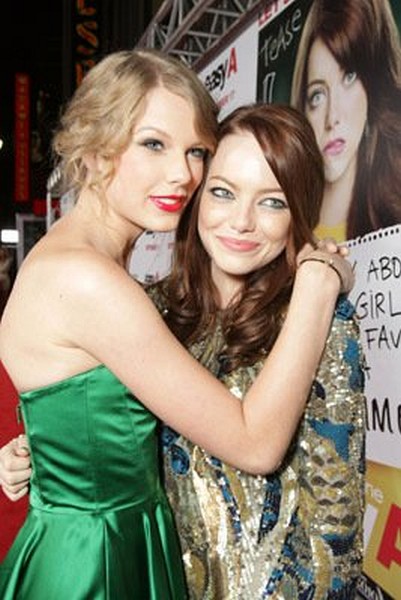 Emma Stone and Taylor Swift at event of Easy A