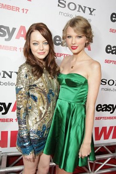 Emma Stone and Taylor Swift at event of Easy A