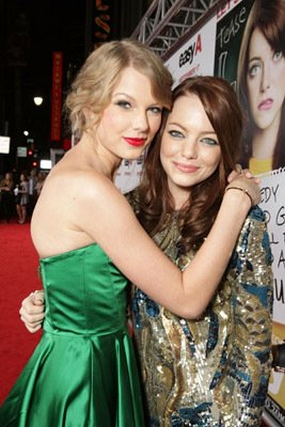 Emma Stone and Taylor Swift at event of Easy A