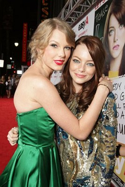 Emma Stone and Taylor Swift at event of Easy A