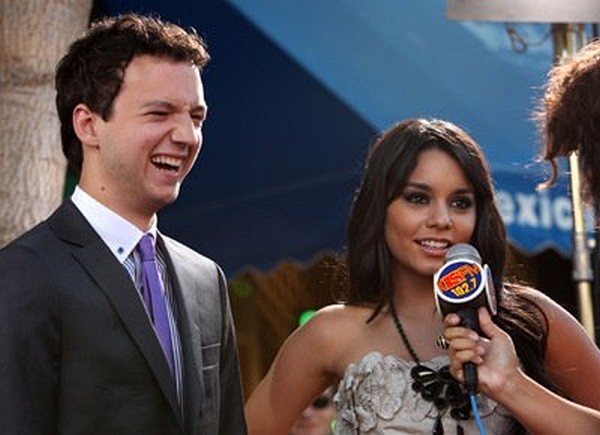 Gaelan Connell and Vanessa Hudgens at event of Bandslam