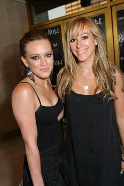 Photo: Haylie Duff and Hilary Duff at event of 1408