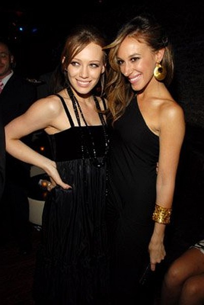 Photo: Haylie Duff and Hilary Duff at event of Material Girls