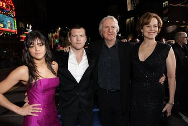 Photo: James Cameron, Sigourney Weaver, Michelle Rodriguez and Sam Worthington at event of Avatar