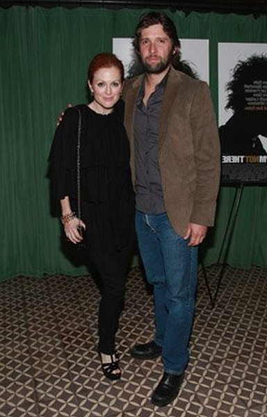 Julianne Moore and Bart Freundlich at event of I'm Not There.
