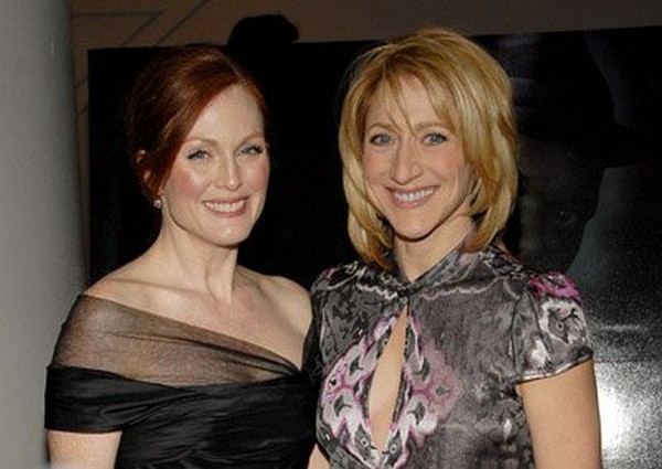 Julianne Moore and Edie Falco at event of Freedomland