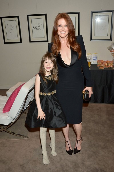 Julianne Moore and Onata Aprile at event of What Maisie Knew
