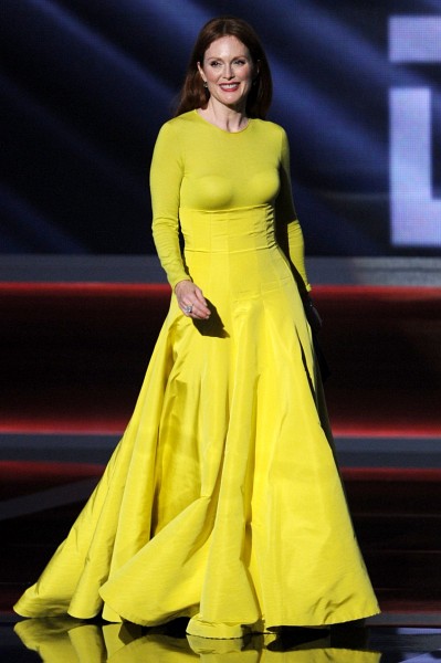 Julianne Moore at event of The 64th Primetime Emmy Awards