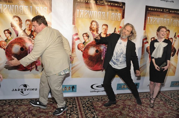 Julianne Moore, Jeff Bridges and John Goodman at event of The Big Lebowski