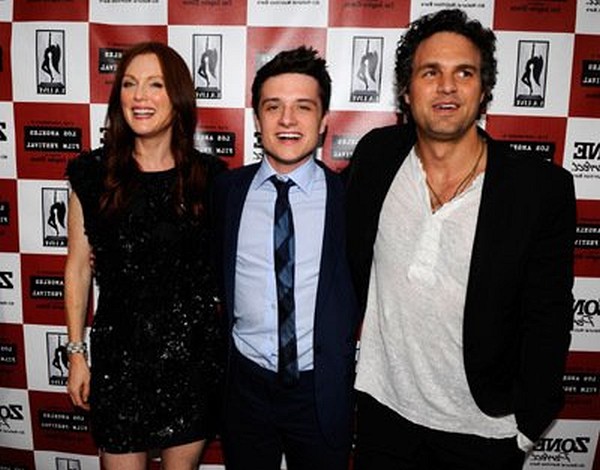 Julianne Moore, Mark Ruffalo and Josh Hutcherson at event of The Kids Are All Right