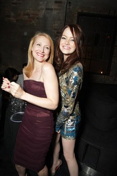 Patricia Clarkson and Emma Stone at event of Easy A
