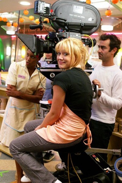 Regina King and Hilary Duff in A Cinderella Story