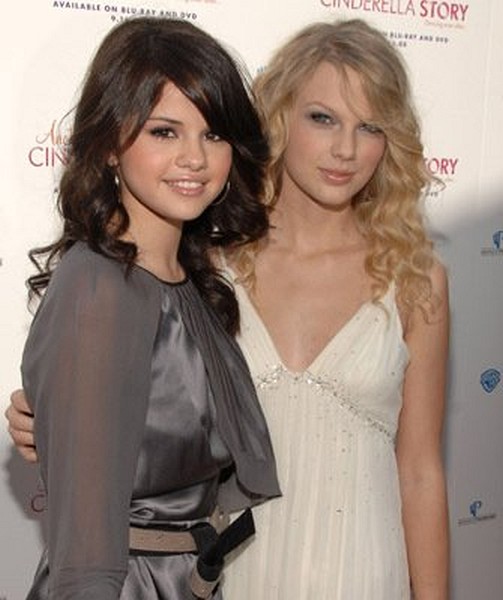 Selena Gomez and Taylor Swift at event of Another Cinderella Story