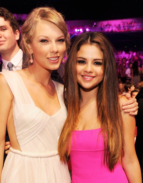 Selena Gomez and Taylor Swift at event of Teen Choice Awards 2012