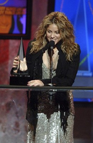 Shakira at event of 2005 American Music Awards