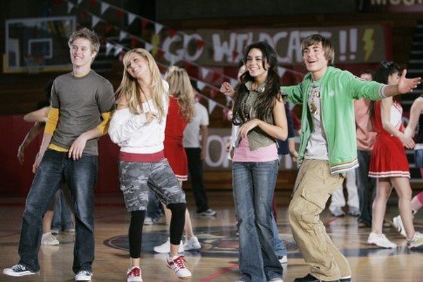 Still of Ashley Tisdale, Vanessa Hudgens, Zac Efron and Lucas Grabeel in High School Musical
