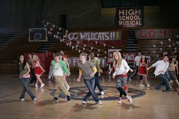Still of Ashley Tisdale, Vanessa Hudgens, Zac Efron and Lucas Grabeel in High School Musical