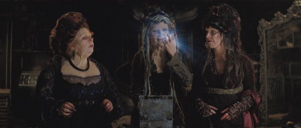 Still of Claire Danes and Michelle Pfeiffer in Stardust