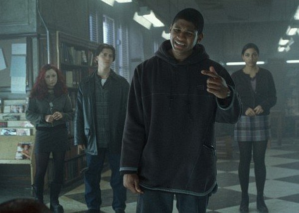 Still of Clifton Collins Jr., Sara Gilbert, Rosario Dawson and Usher Raymond in Light It Up