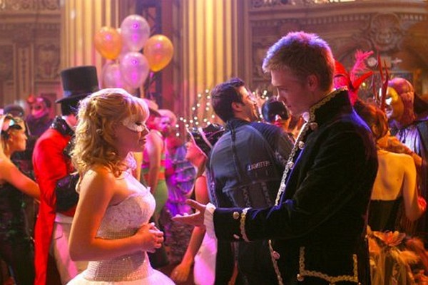 Photo: Still of Hilary Duff and Chad Michael Murray in A Cinderella Story
