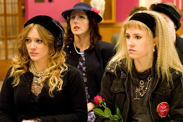 Photo: Still of Hilary Duff, Molly Shannon and Aubrey Mozino in What Goes Up