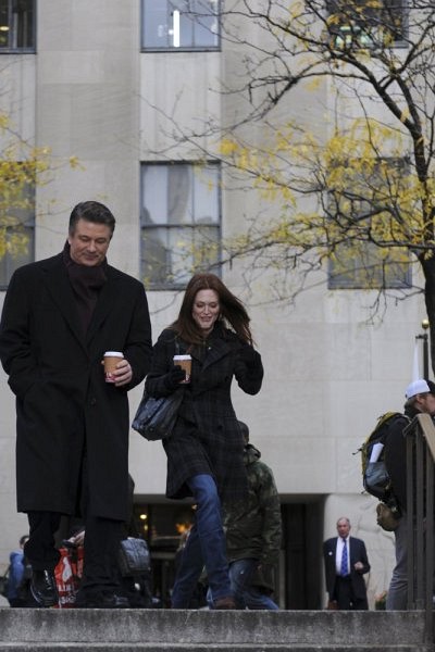 Still of Julianne Moore and Alec Baldwin in 30 Rock