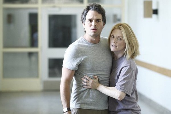 Still of Julianne Moore and Mark Ruffalo in Blindness