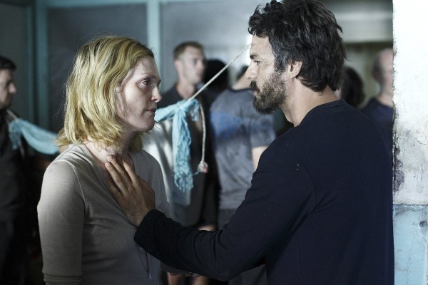 Still of Julianne Moore and Mark Ruffalo in Blindness