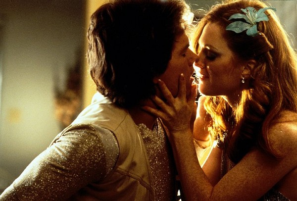 Still of Julianne Moore and Mark Wahlberg in Boogie Nights