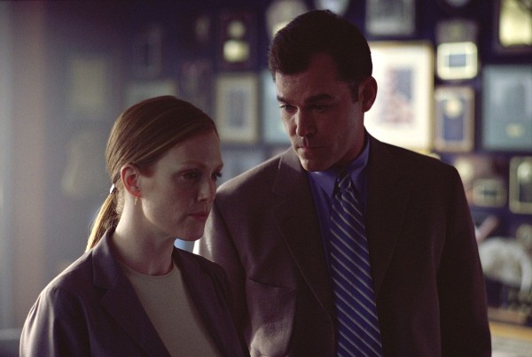 Still of Julianne Moore and Ray Liotta in Hannibal