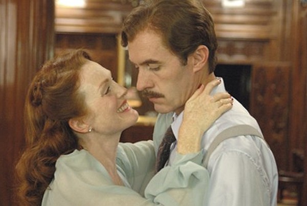 Still of Julianne Moore and Stephen Dillane in Savage Grace