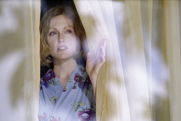 Still of Julianne Moore in The Hours