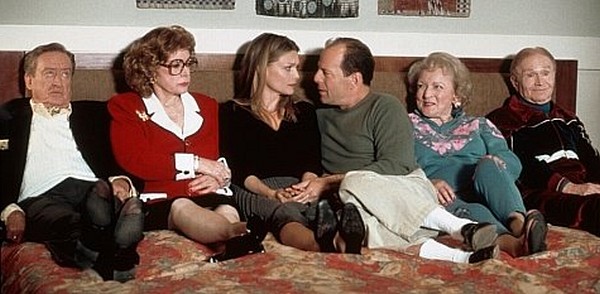 Still of Michelle Pfeiffer and Bruce Willis in The Story of Us