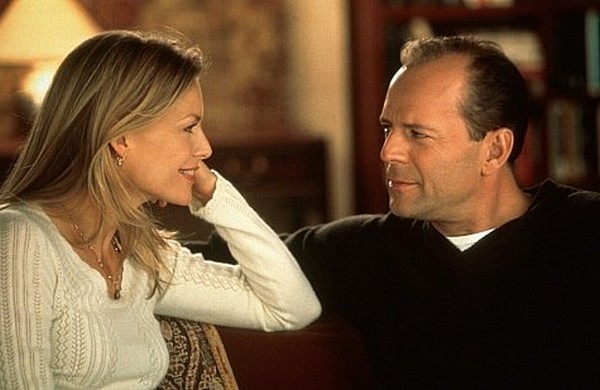 Still of Michelle Pfeiffer and Bruce Willis in The Story of Us