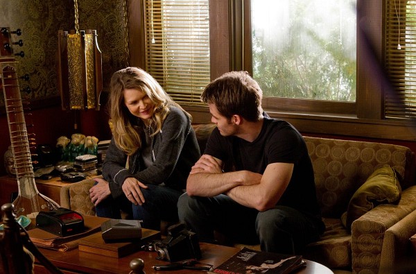 Still of Michelle Pfeiffer and Chris Pine in People Like Us